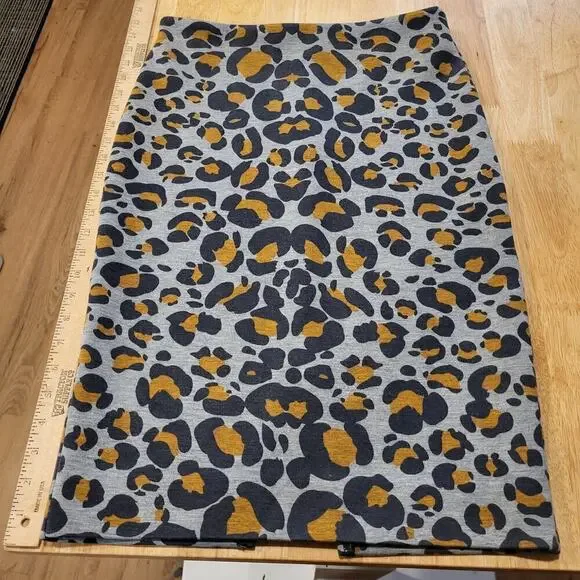Knit H&M Grey Leopard Print Knee Length Pencil Invisible Zipper Small 30" Waist - Picture 2 of 10